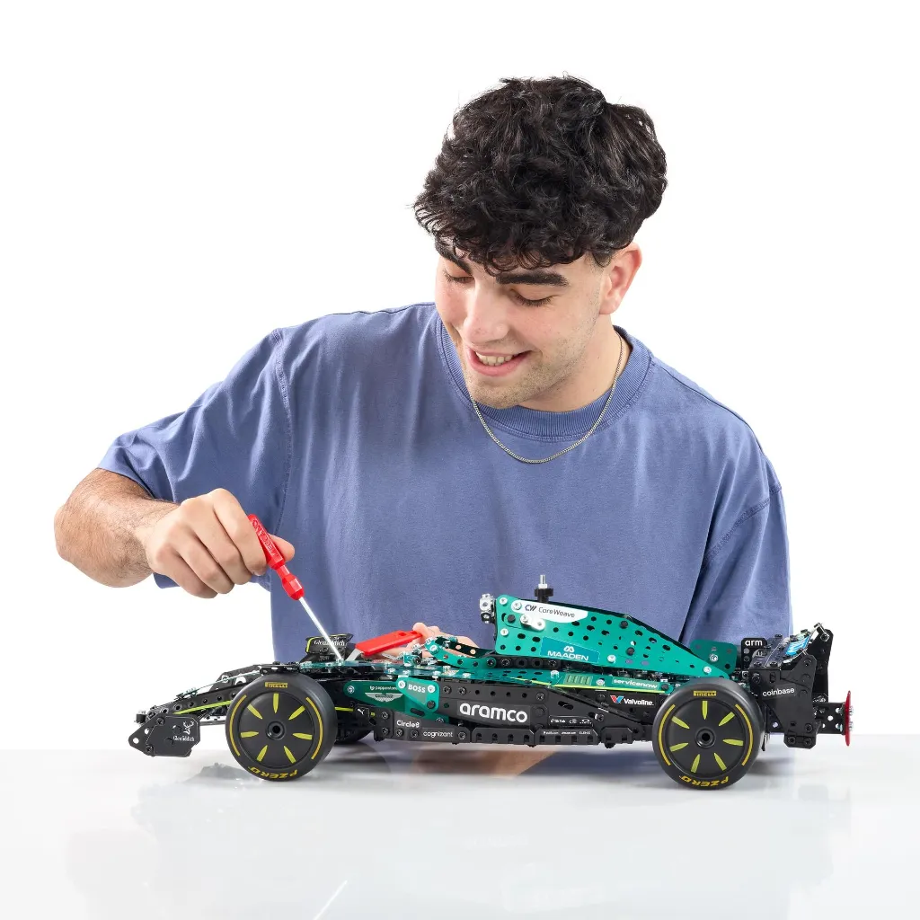 512-13101-I-Aston-Martin-F1-Lifestyle-1.webp